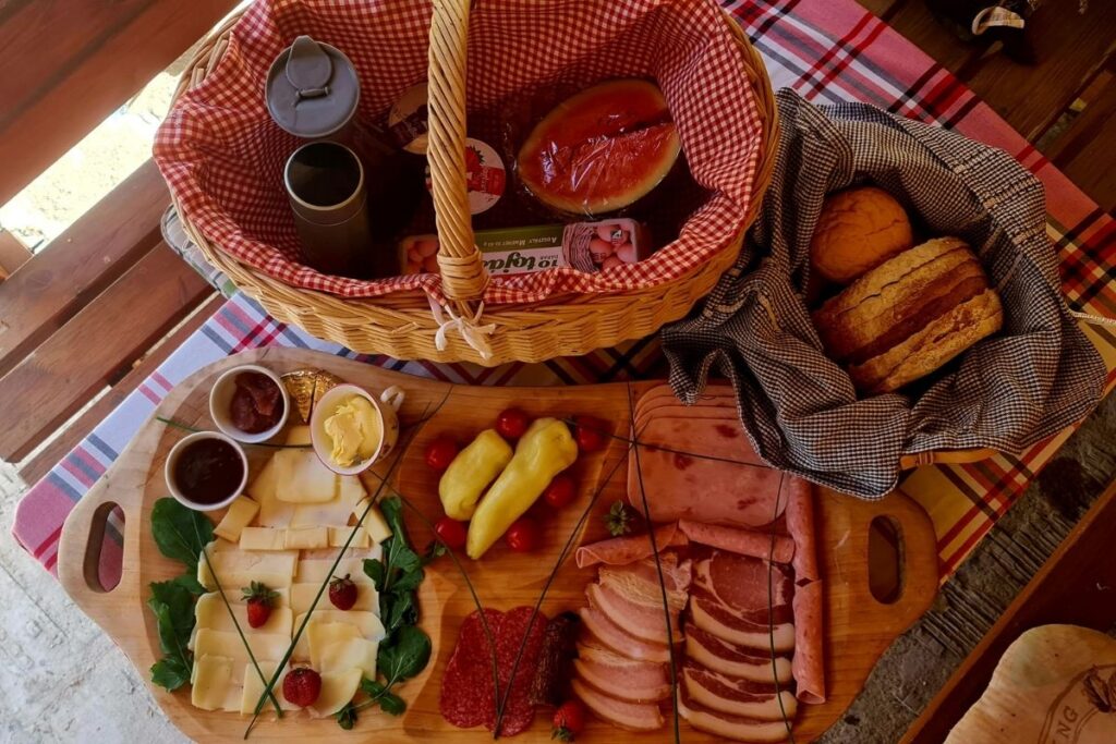 Paraszt reggeli vidéki vendégházban – La-la Land szállás Kemenesmagasi